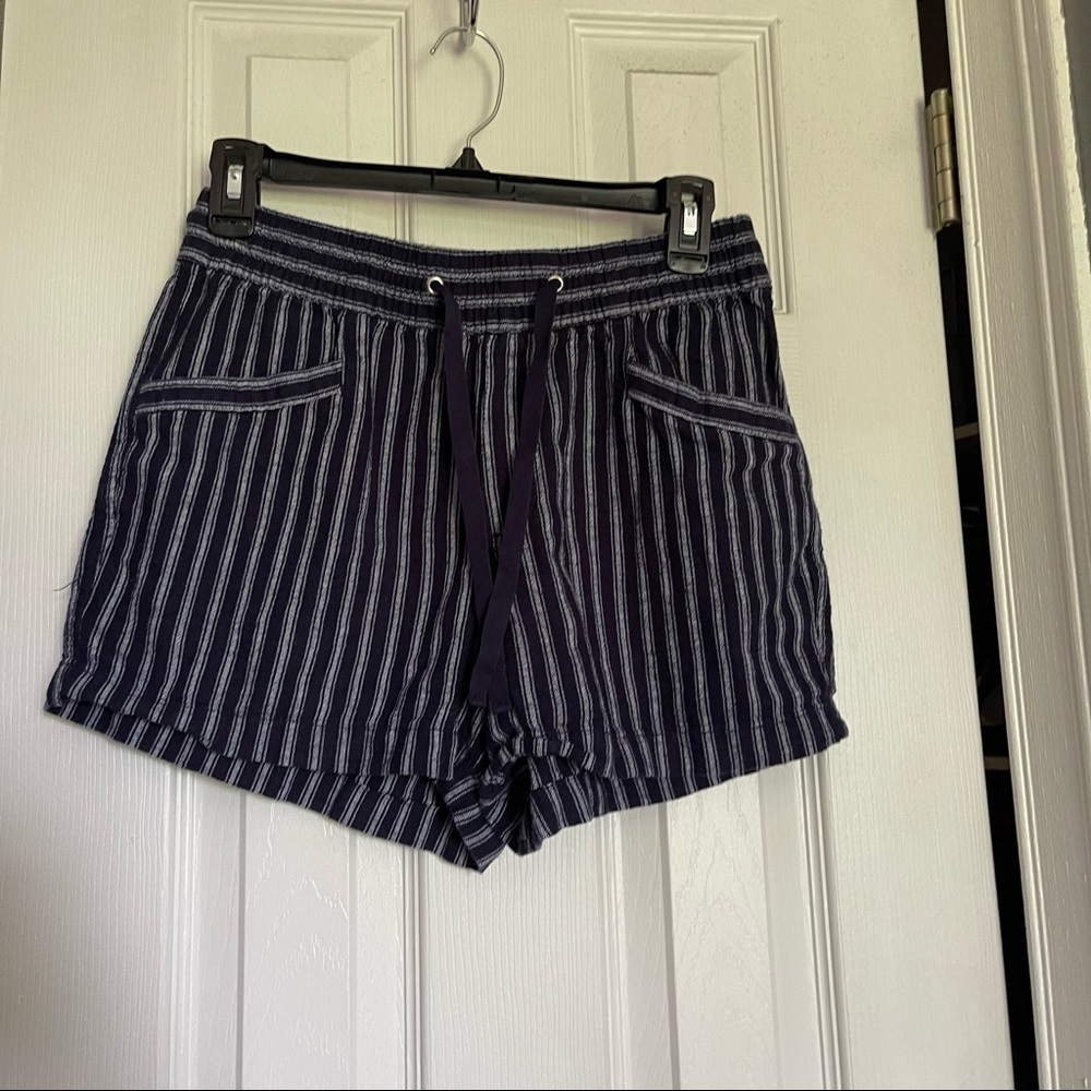 GAP blue striped shorts